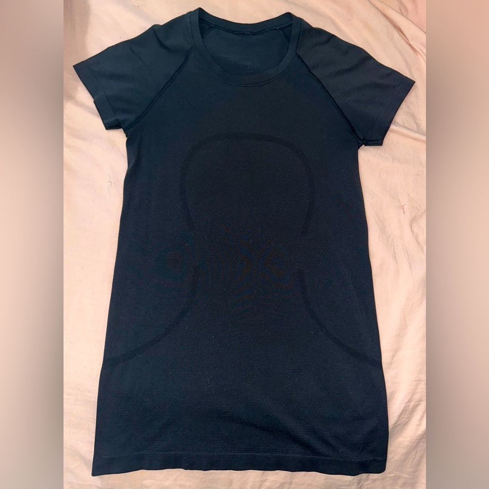 Lululemon Swiftly Tech Black Top Size 6